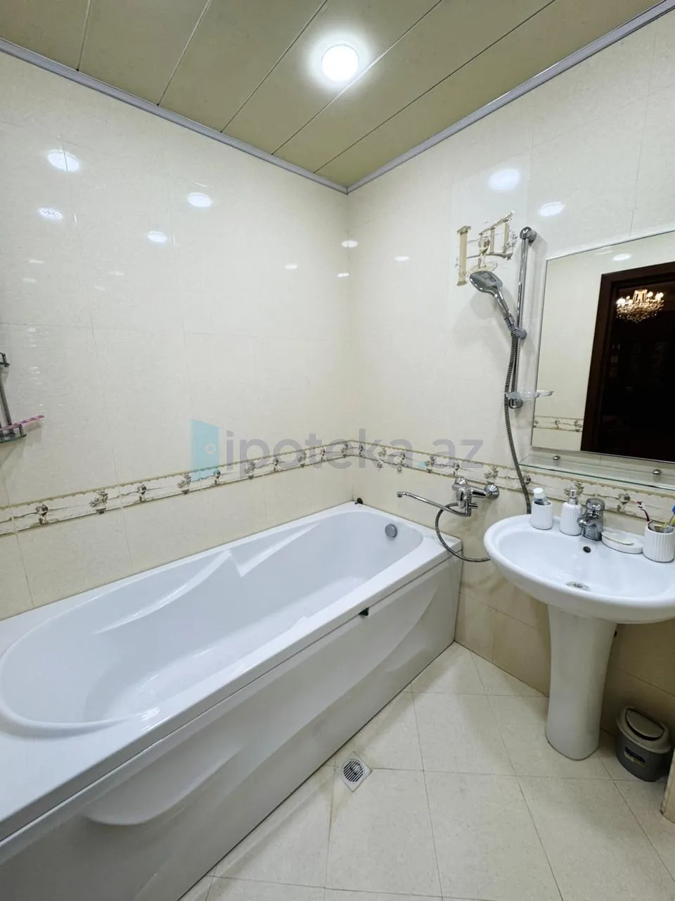 Satılır: 4 Otaq, Yeni tikili, Yasamal r., 136.00 m² — Mənzil, Bakı (9)