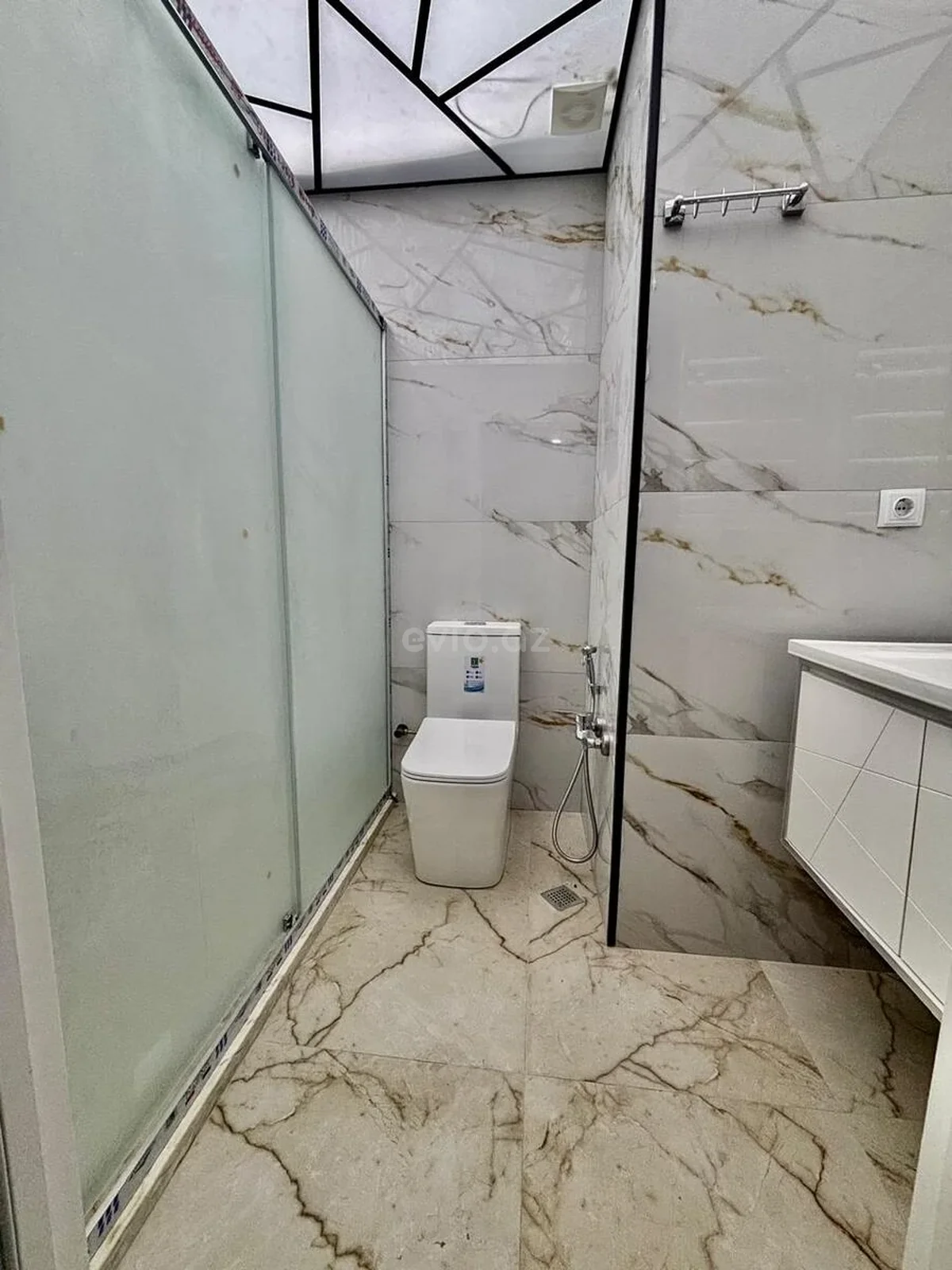 Kirayə 3 otaqlı mənzil 20 Yanvar metrosu yaxınlığında — Mənzil, Bakı (8)