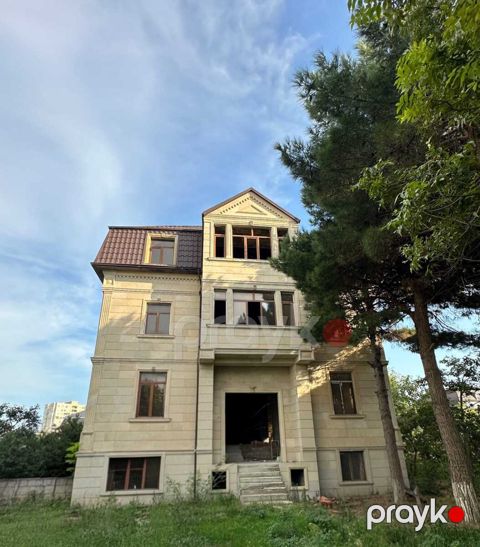 Satılır 10 otaqlı həyət evi/bağ evi 500 m² — Bakı