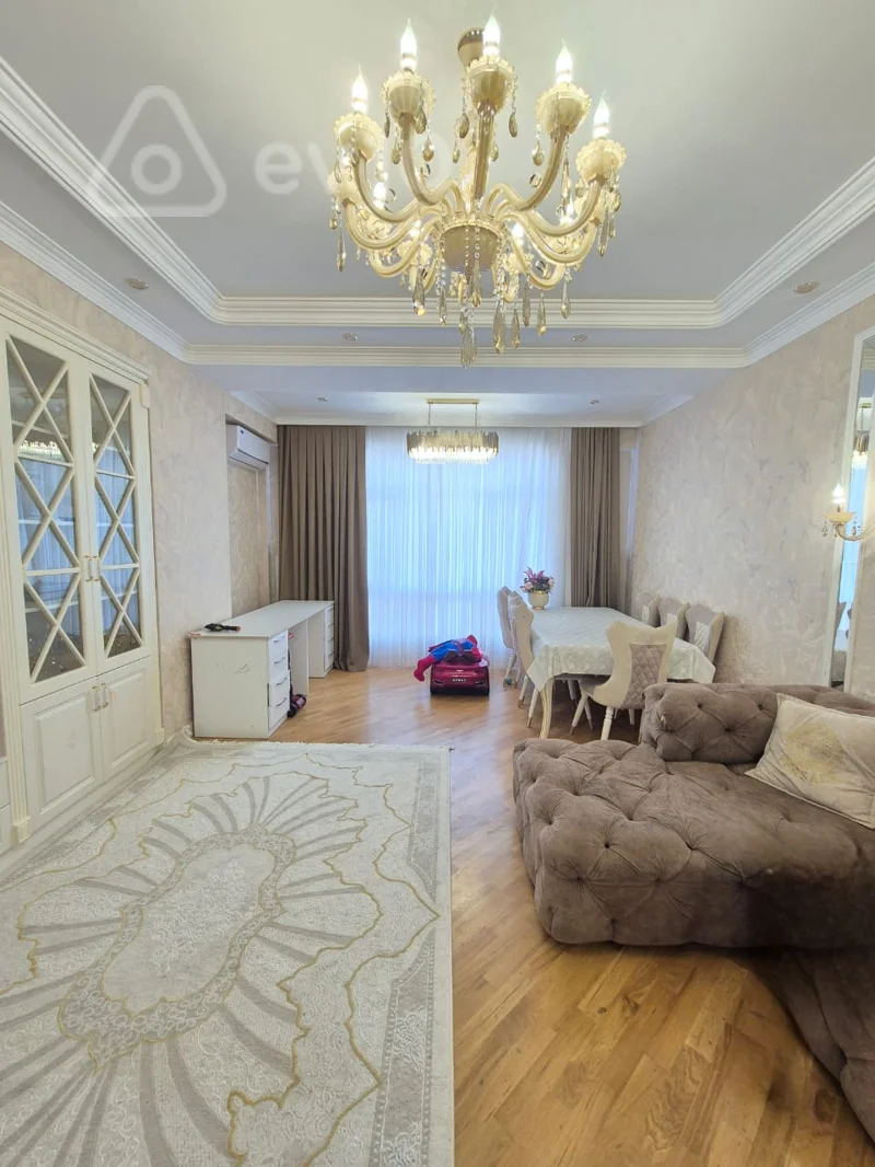 3 otaqlı mənzil, 145 m², Abbas Mirzə Şərifzadə küçəsi — Bakı