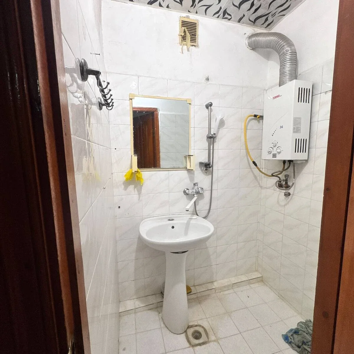 Kirayə 2 otaqlı mənzil Xalqlar Dostluğu metrosu yaxınlığında — Mənzil, Bakı (5)