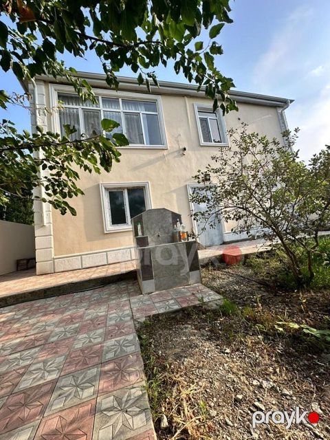 Satılır 4 otaqlı həyət evi/bağ evi 200 m² — Bakı