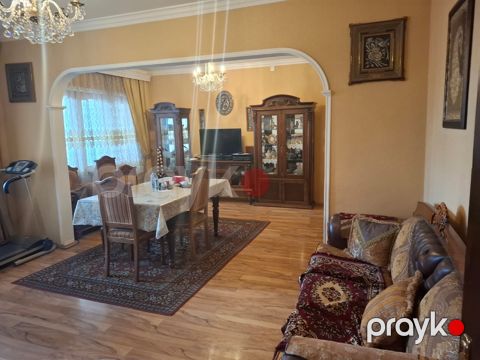 Satılır 4 otaqlı köhnə tikili 120 m² — Bakı