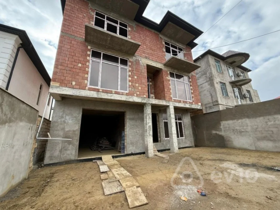 6 otaqlı həyət evi, 450 m², 3 cü Massiv — Bakı