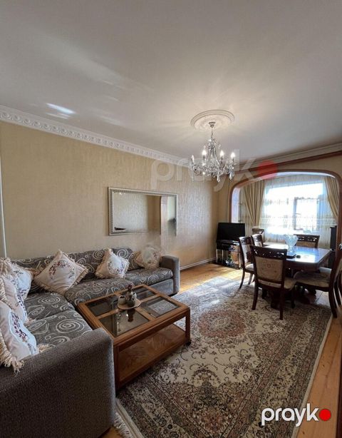 Satılır 4 otaqlı köhnə tikili 120 m² — Bakı