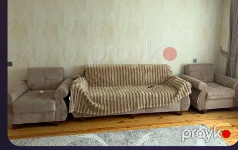 Açılan bazalı divan Desti satılır 220 manata.az istifade olunub Unvan — Bakı