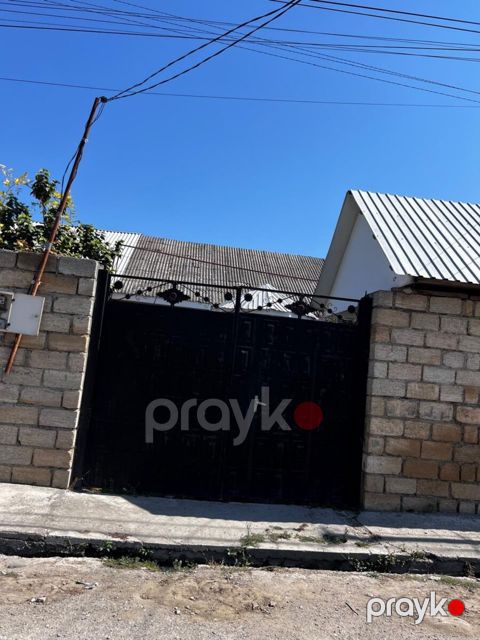 Həyət evi, Xudat r — Xudat