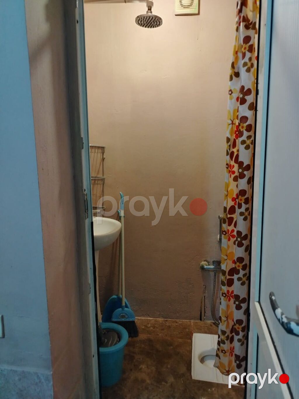 Mənzil 2 qatlı evin alt qatında yerləşir. Həyət ümumidir. Kommunal — Mənzil, Bakı (4)