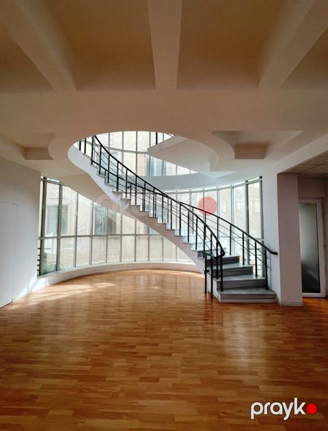 İcarəyə verilir 20 otaqlı ofis 2000 m² — Bakı