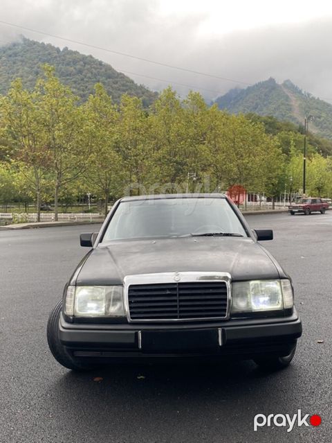 Mercedes-Benz W124: 2.3 l 1988 il Sedan — Qəbələ