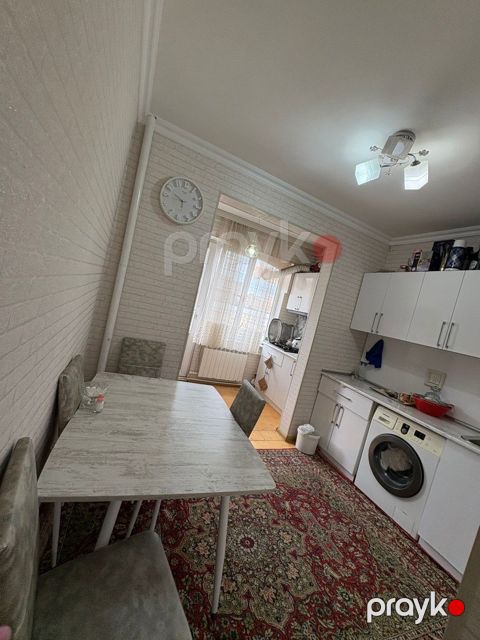 Satılır 2 otaqlı köhnə tikili 65 m² — Bakı