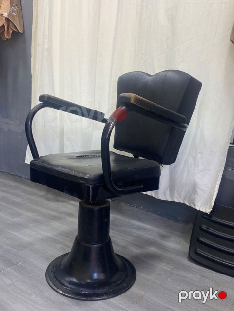 Bərbər kreslosu – klassik model - Material: qara rəngli süni dəridən — Liman