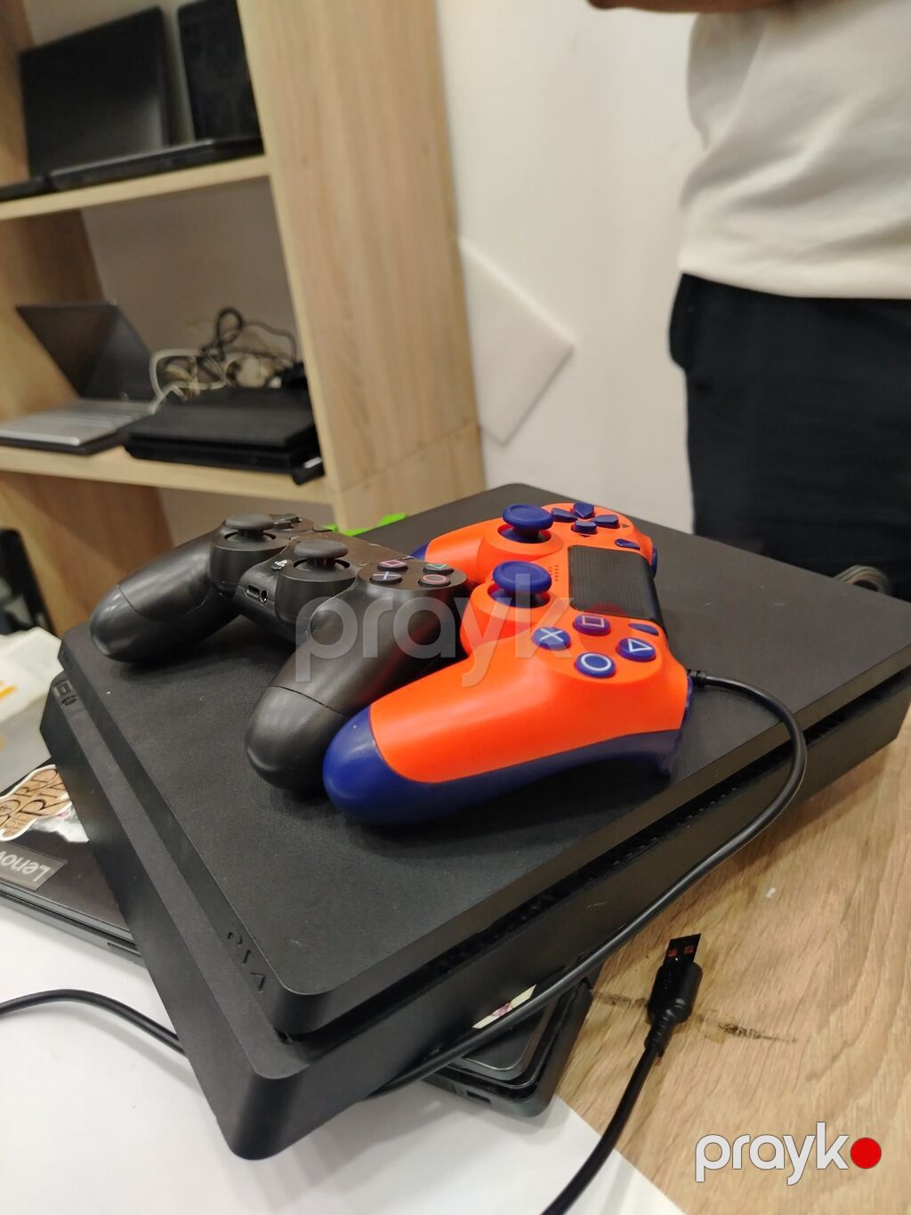 Məhsul: Sony PlayStation 4 Slim oyun konsolu + 2 ədəd DualShock 4 — Oyun konsolları, Bakı (2)