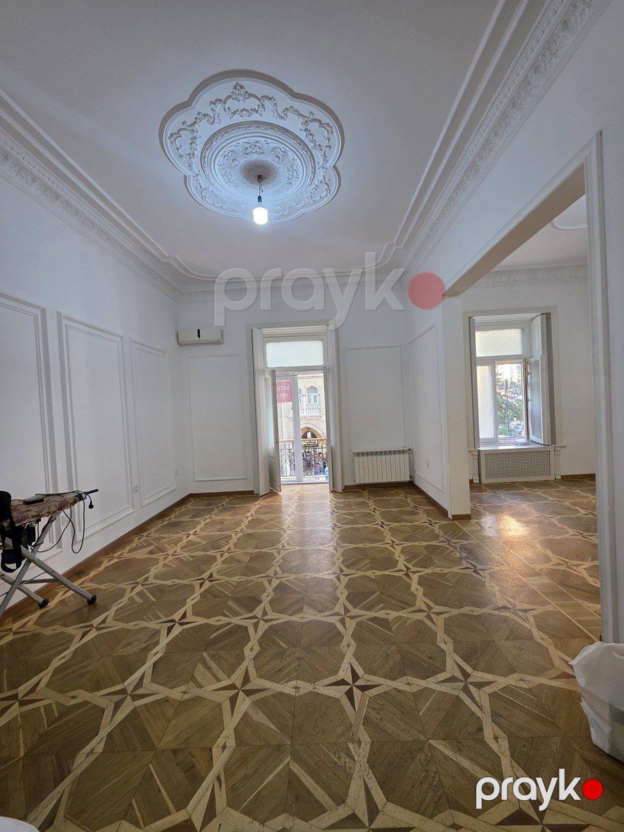 Satılır 4 otaqlı köhnə tikili 110 m² — Mənzil, Bakı (7)