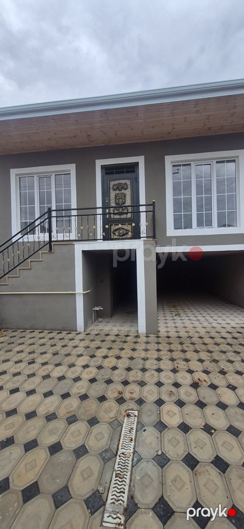 Satılır 4 otaqlı həyət evi/bağ evi 130 m² — Bakı
