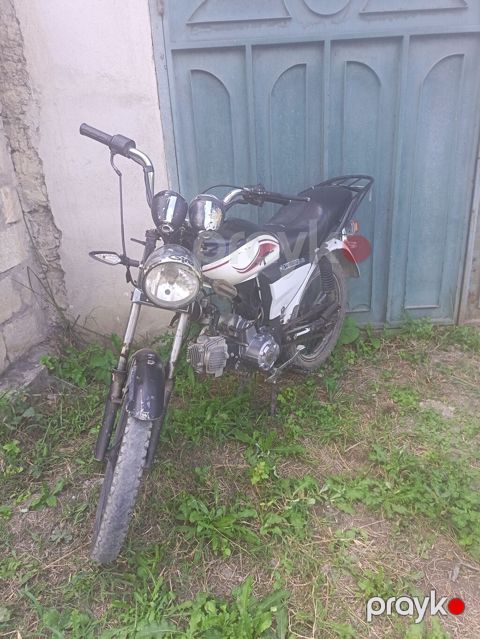 Moped / kiçik motosiklet – benzinli, 4-takt mühərrikli Reng ag qara — Quba
