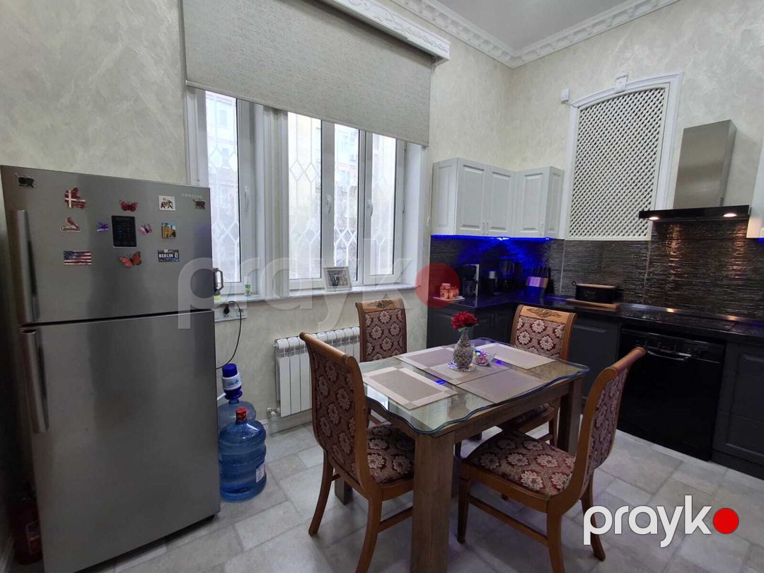 Satılır 5 otaqlı köhnə tikili 150 m² — Mənzil, Bakı (7)