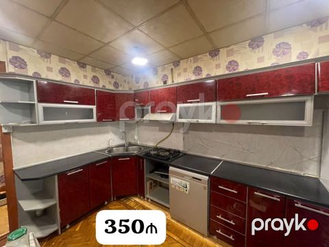 Mətbəx mebeli satılır 350₼. Ölçü 3/2. Ümumi 5m. Üzərində moyka
