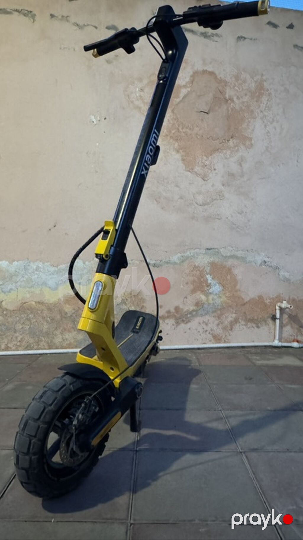Xiaomi elektrik skuter - Rəng: sarı-qara - Geniş və sürüşməyən ayaq — Skuterlər, Salyan (3)