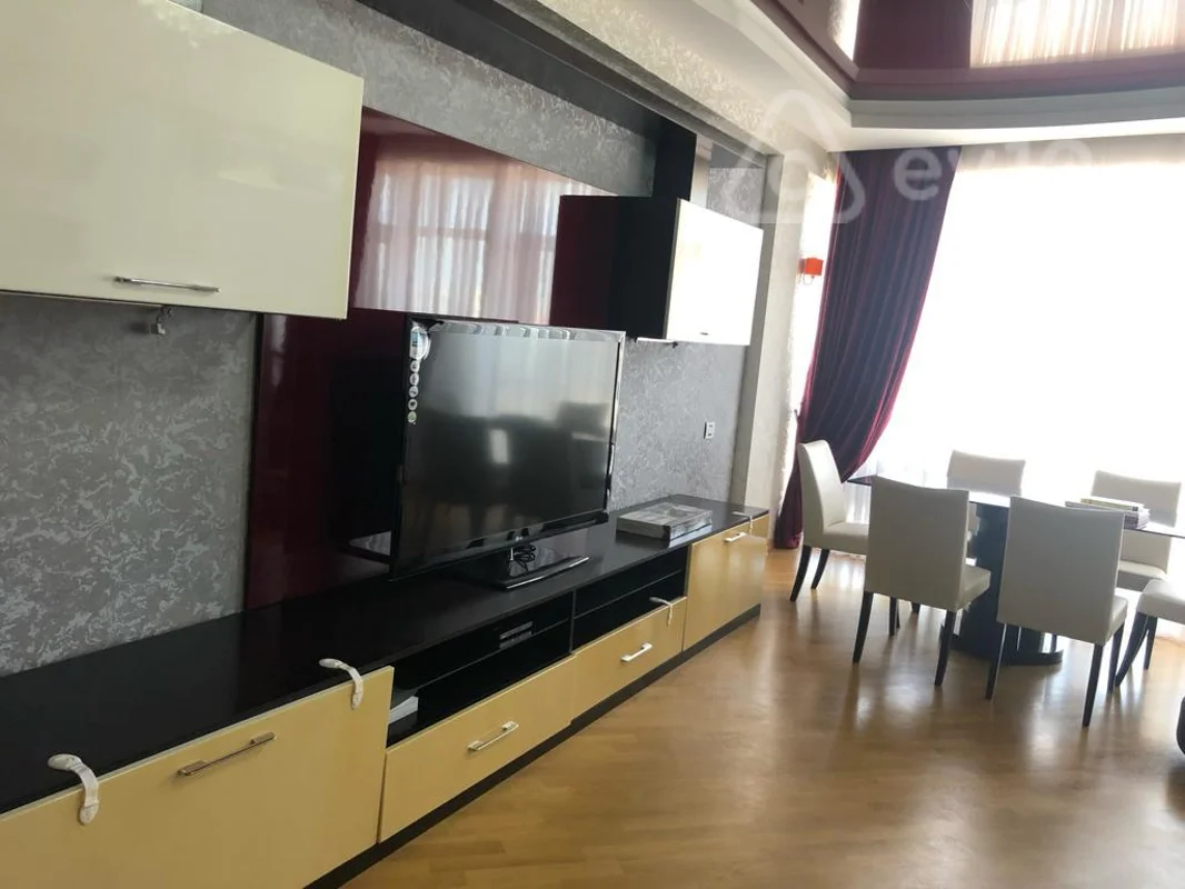 3 otaqlı mənzil, 135 m², Xocalı prospekti 34 — kirayə — Mənzil, Bakı (3)