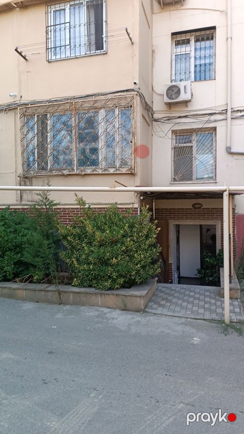 Satılır 3 otaqlı köhnə tikili 75 m² — Bakı