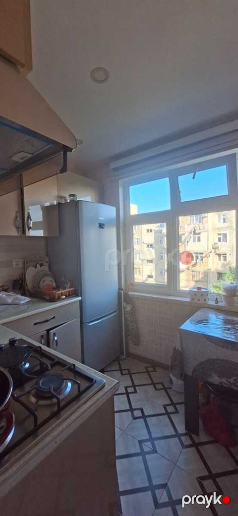 Satılır 3 otaqlı köhnə tikili 78 m² — Bakı