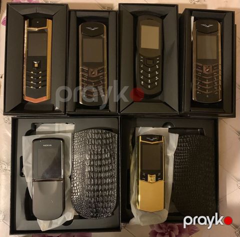 Premium dizayna malik düyməli mobil telefonlar dəsti. Şəkillərdə bir — Bakı