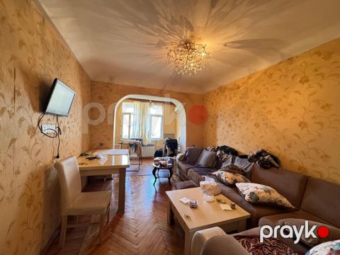 Satılır 2 otaqlı köhnə tikili 58 m² — Bakı