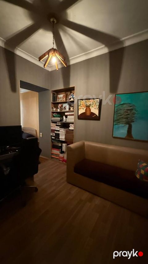Satılır 4 otaqlı köhnə tikili 100 m² — Bakı