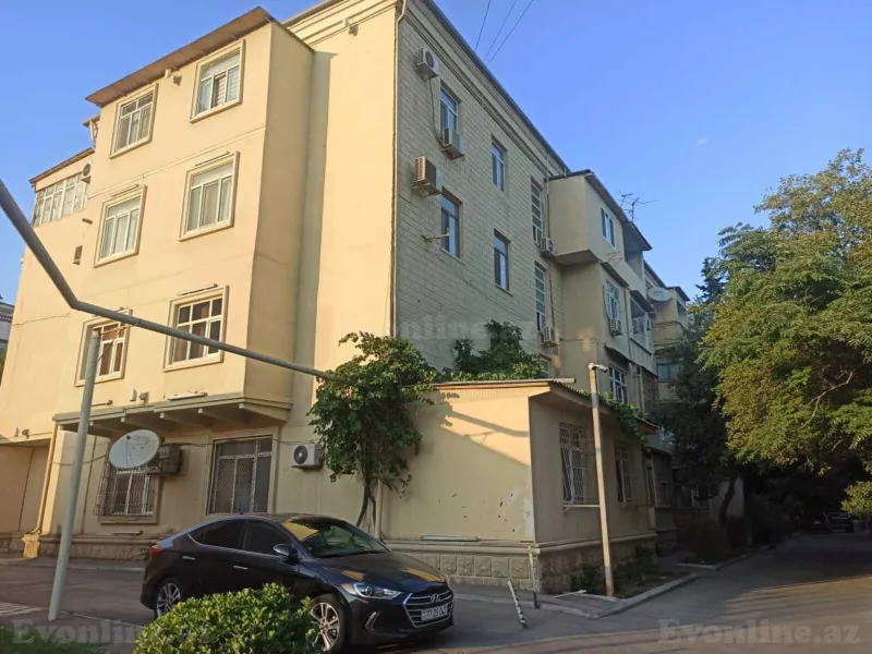 Kirayə verilir 4 otaqlı Mənzil Köhnə tikili 110 m² Bakı, Xətai r — Bakı