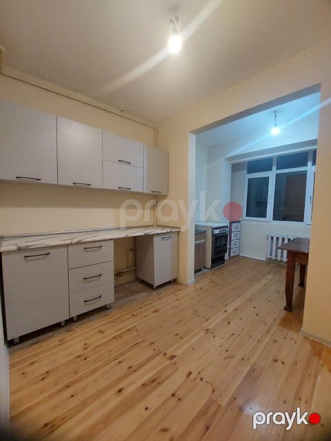 Satılır 2 otaqlı köhnə tikili 65 m² — Bakı