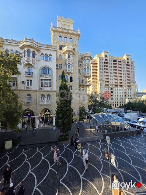 Satılır 4 otaqlı köhnə tikili 110 m² — Bakı