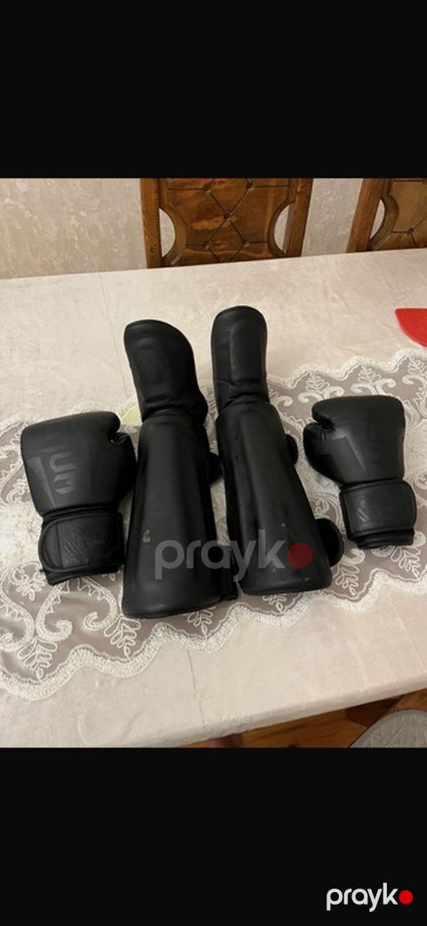 Boks və döyüş idmanı dəsti – qara rəng - 1 cüt boks əlcəyi - 1 cüt Fut — Digah