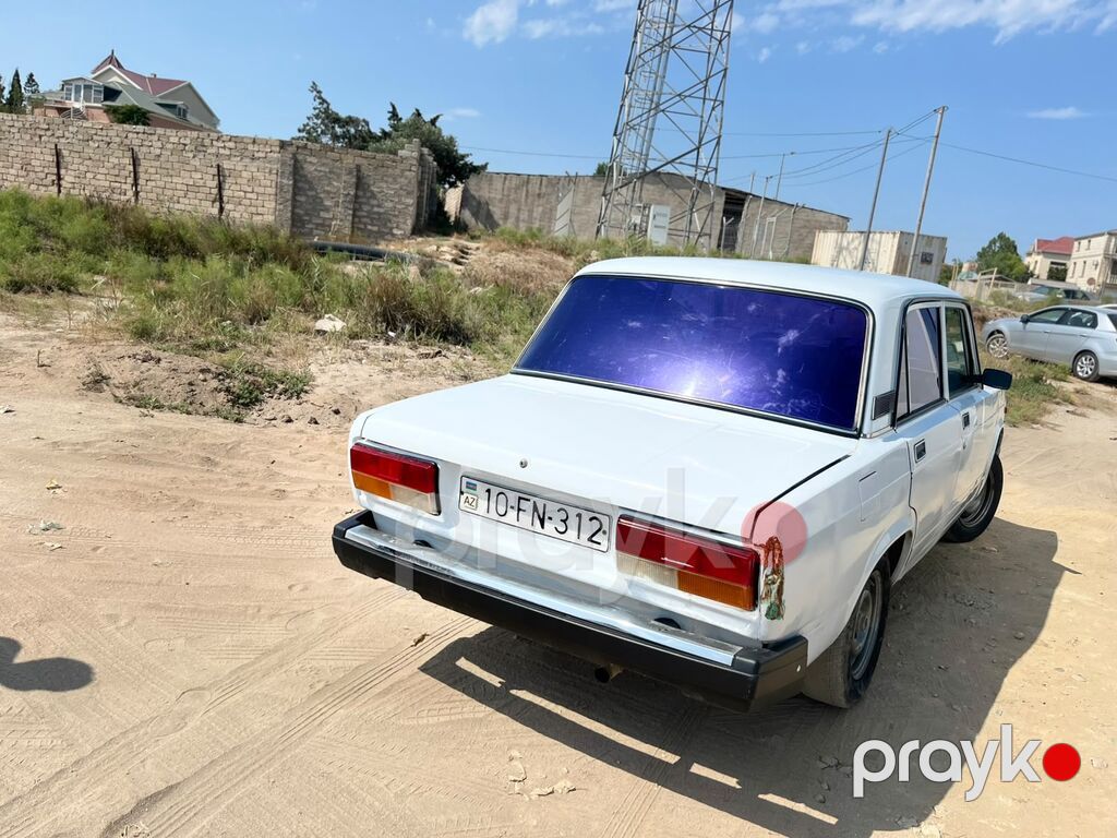 Karopka bewden Atır VAZ 2107, ağ rəng, sedan kuzov. Texniki — Avtomobillər, Bakı (3)
