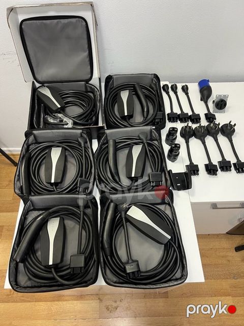 Tesla adapteri