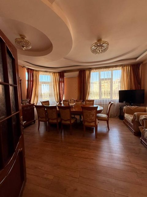 Satılır 4 otaqlı yeni tikili 145 m² — Bakı