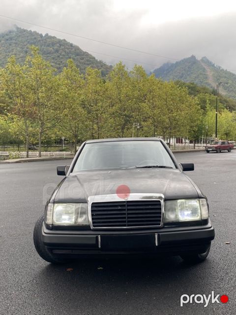 Mercedes-Benz W124: 2.3 l 1988 il Sedan — Qəbələ