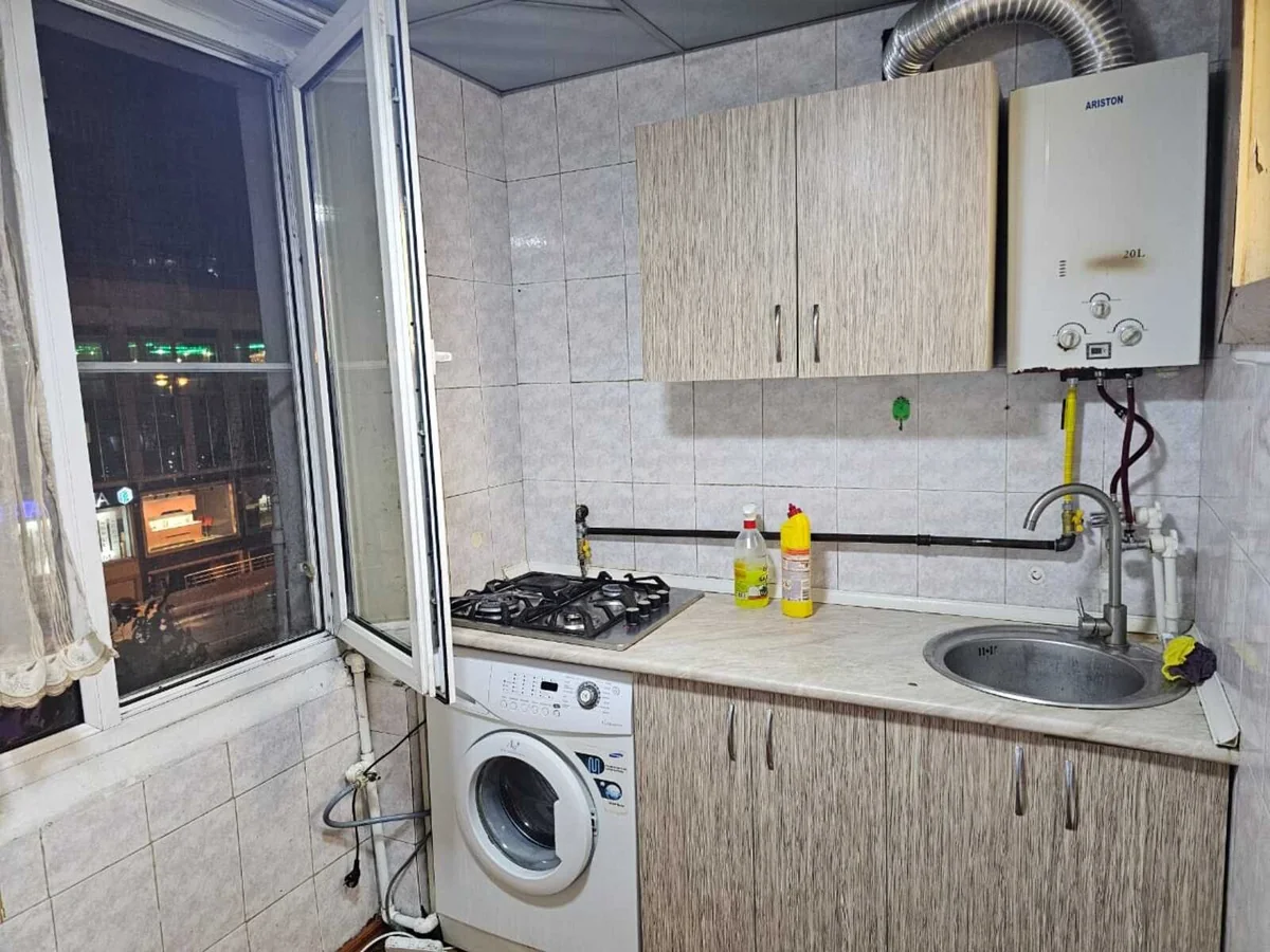 Kirayə 2 otaqlı mənzil Gənclik metrosu yaxınlığında — Mənzil, Bakı (5)