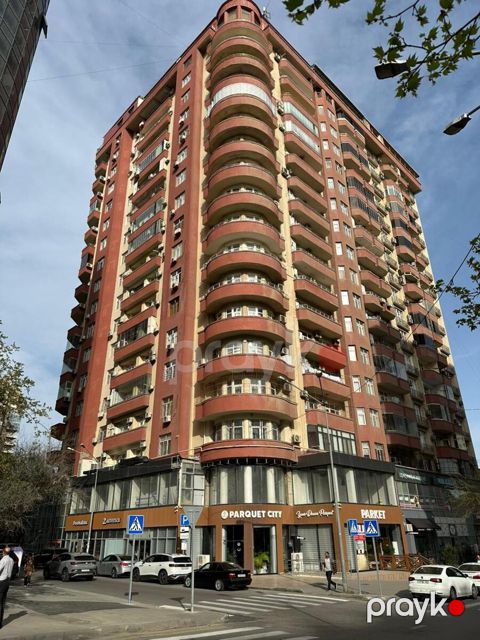 Satılır 4 otaqlı yeni tikili 200 m² — Bakı