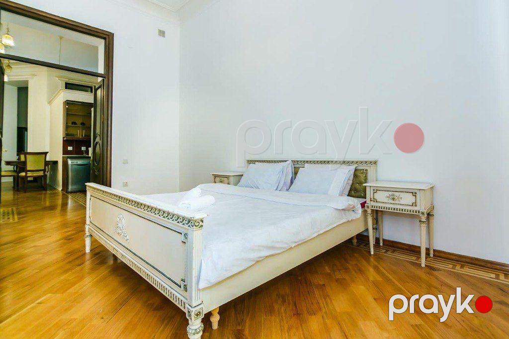Satılır 4 otaqlı köhnə tikili 130 m² — Mənzil, Bakı (11)