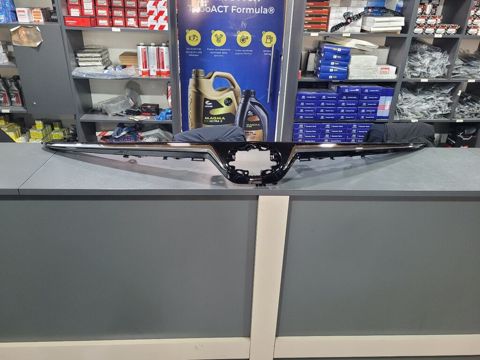 "Toyota Corolla 2018-2025" radiator barmaqlığı — Bakı