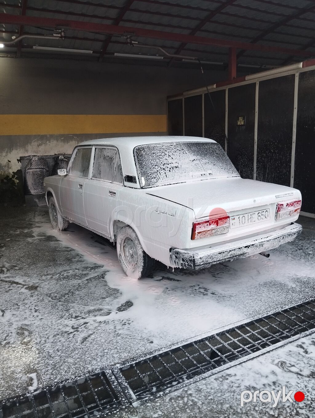 VAZ 2107 sedan – ağ rəng, arxa ötürmə, 4 qapılı klassik gövdə. Nömrə — Avtomobillər, Goranboy (3)