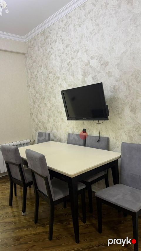 Saloğlu masa dəsti satılır 600₼. Çox baha alınıb. Ünvan — Bakı