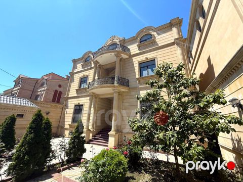 Satılır 9 otaqlı həyət evi/bağ evi 900 m² — Bakı