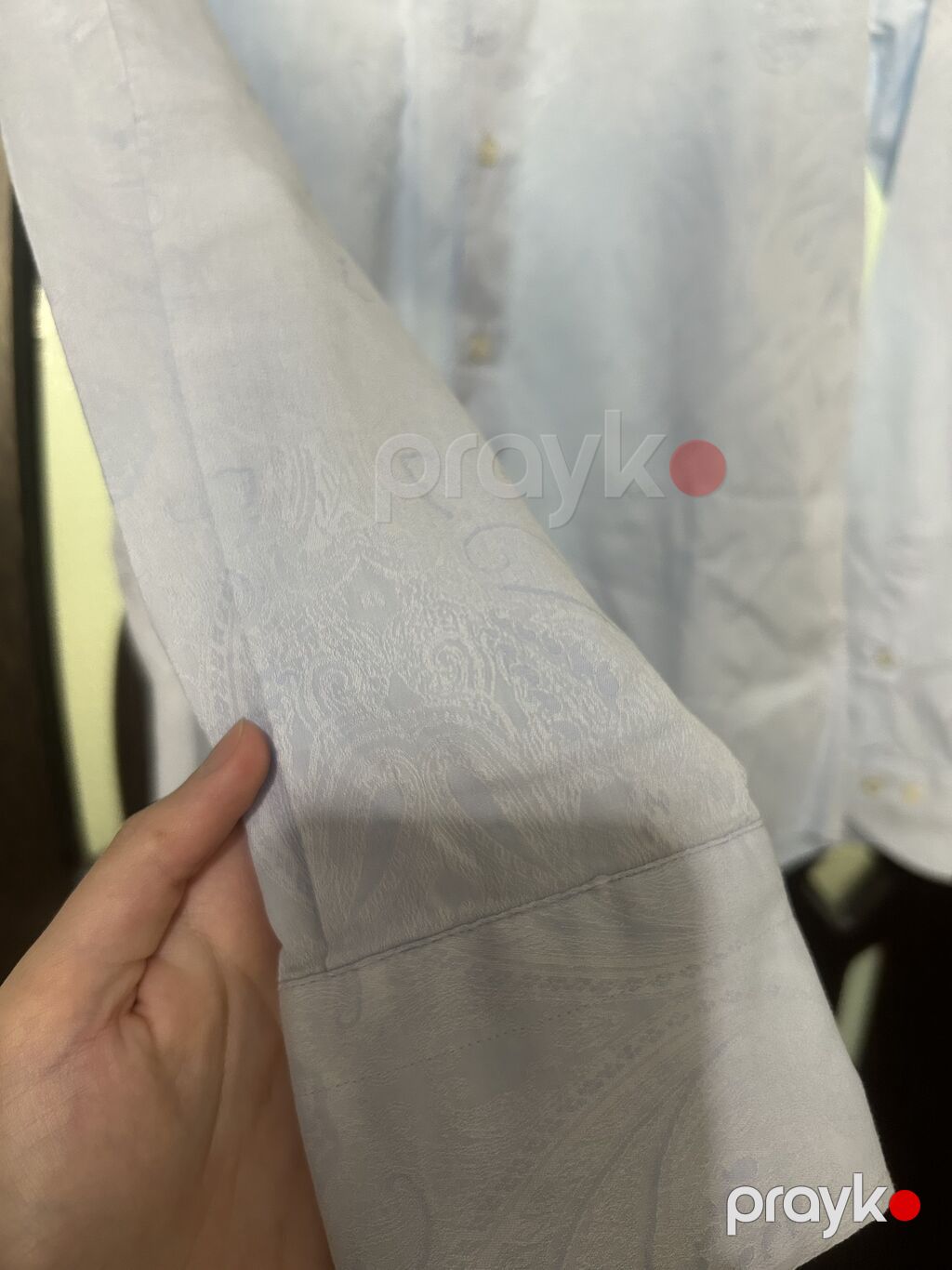Kişi köyneyi satılır. Seliqeli geyinilib — Köynək, Bakı (3)