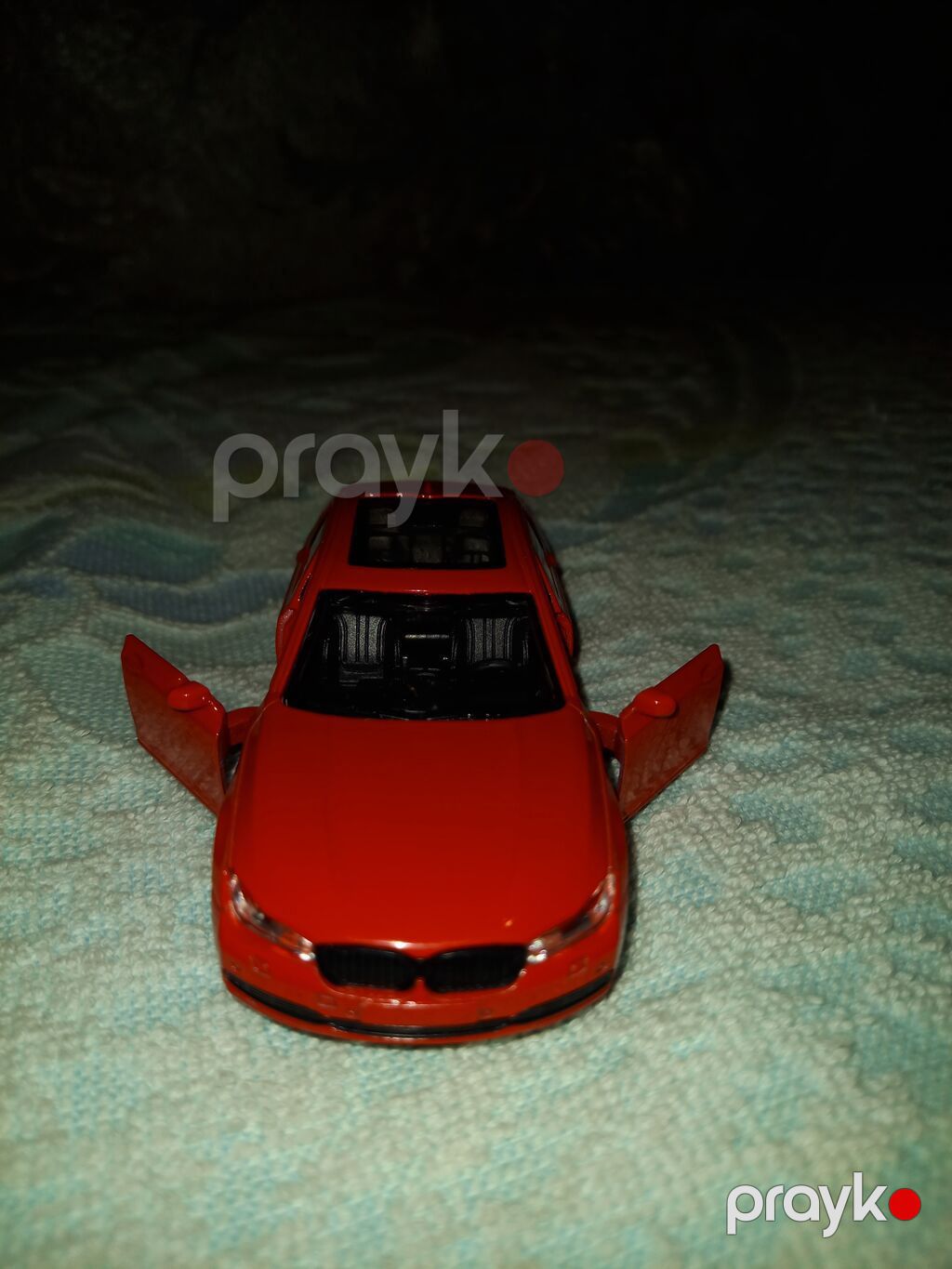 Qırmızı sedan miniatür avtomobil modeli - Material: metal gövdə — Modellar, Masazır (2)