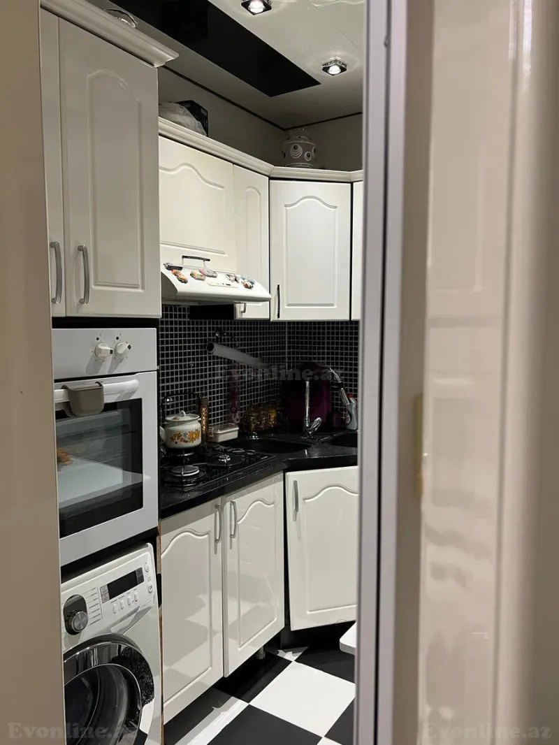 Satılır 3 otaqlı Mənzil Köhnə tikili 70 m² Bakı, Nəsimi r., Memar Əcəmi m., 4-cü mikrorayon — Mənzil, Bakı (8)