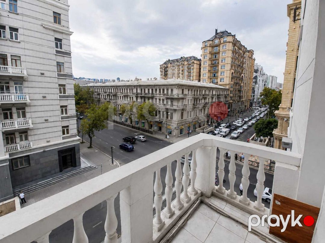 Satılır 4 otaqlı köhnə tikili 130 m² — Mənzil, Bakı (10)