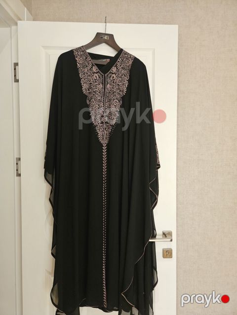 Qara kaftan/abaya – zərif naxışlı - Rəng: dərin qara - Parça: yüngül — Bakı