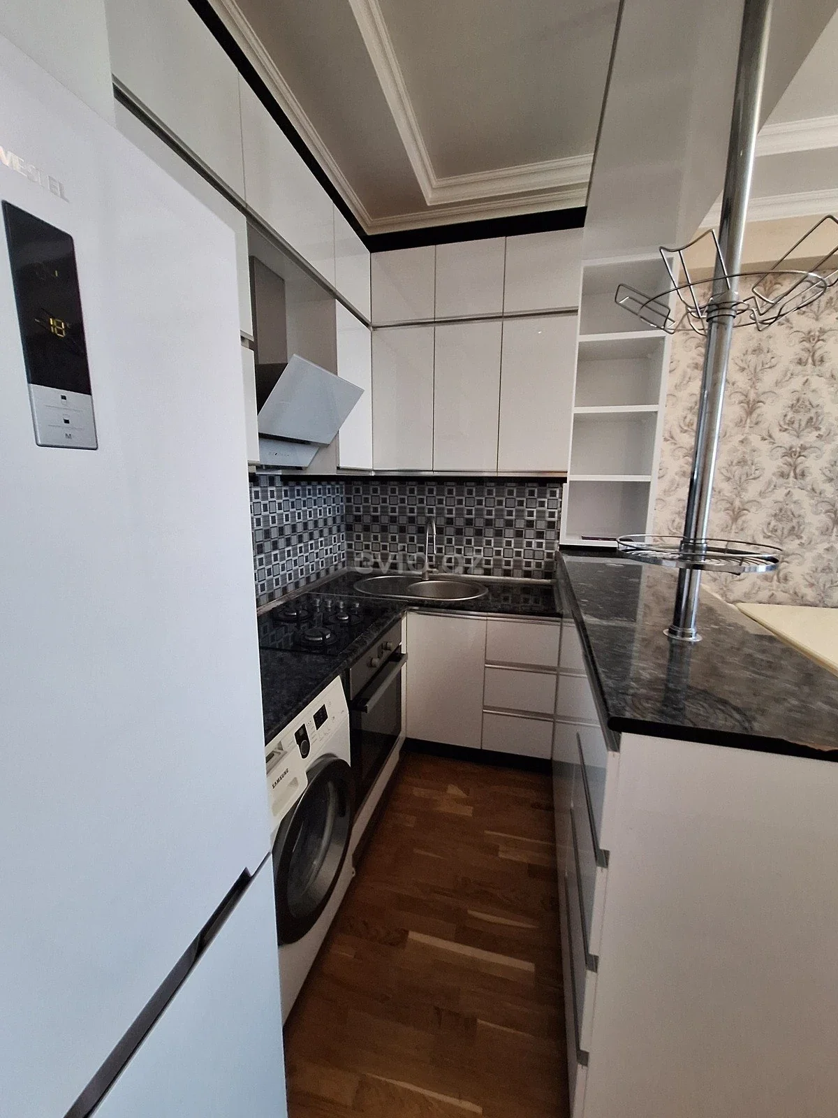 Kirayə 2 otaqlı mənzil Neftçilər metrosu yaxınlığında — Mənzil, Bakı (8)